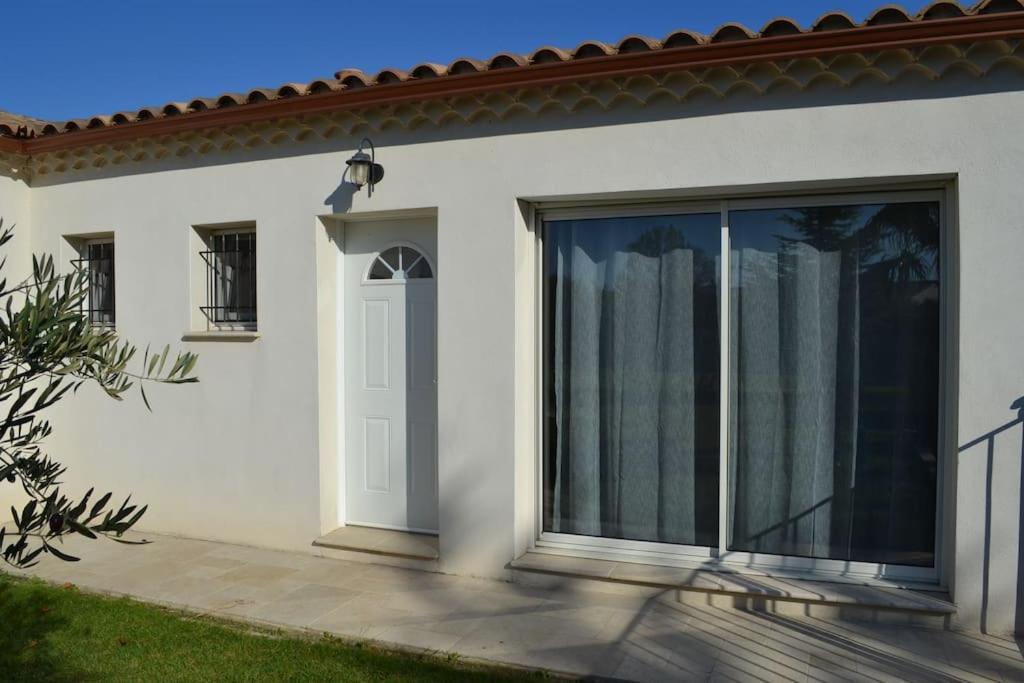 Joli Appartement Au Calme Entre Nimes Et Avignon Meynes Exterior foto