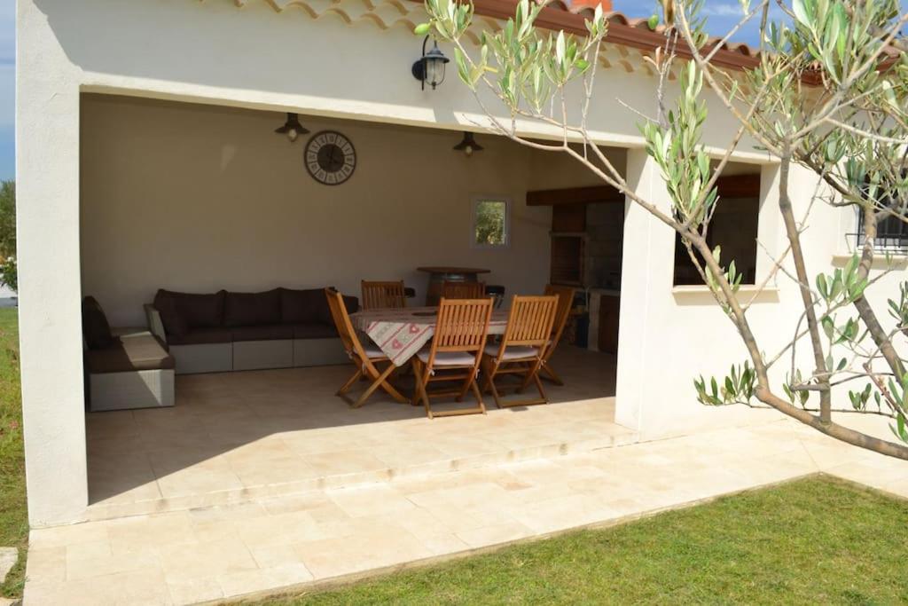 Joli Appartement Au Calme Entre Nimes Et Avignon Meynes Exterior foto